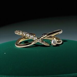 Elegant Gold Crossover Ring